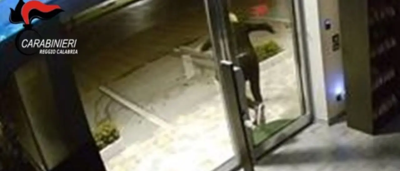 Furti alle attività commerciali di Roccella Ionica, arrestato un uomo di 42 anni