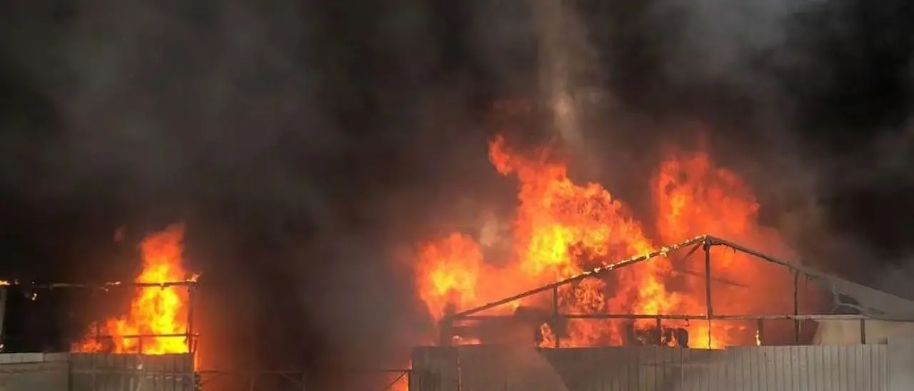 Drammatico incendio in Kuwait, in fiamme un edificio: più di 35 i morti accertati