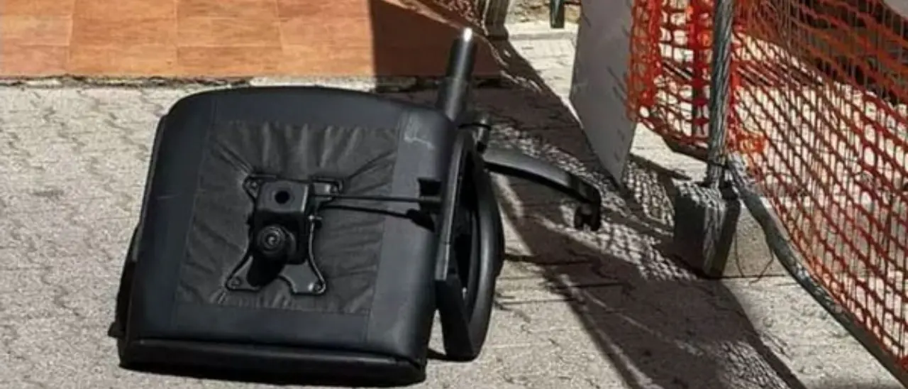 Acquaformosa, la nuova maggioranza s’insedia in Comune e la poltrona dell’ex sindaco vola giù dalla finestra