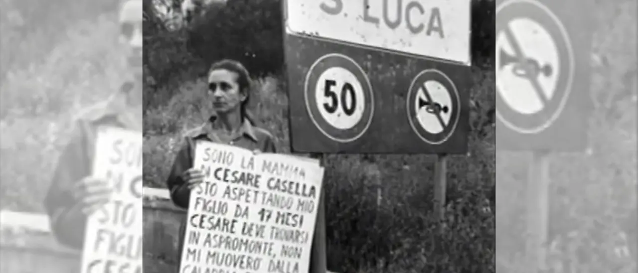 L’amore e la ribellione di Angela Casella che s’incatenò a Locri: il figlio Cesare era ostaggio dell’Anonima sequestri da 17 mesi