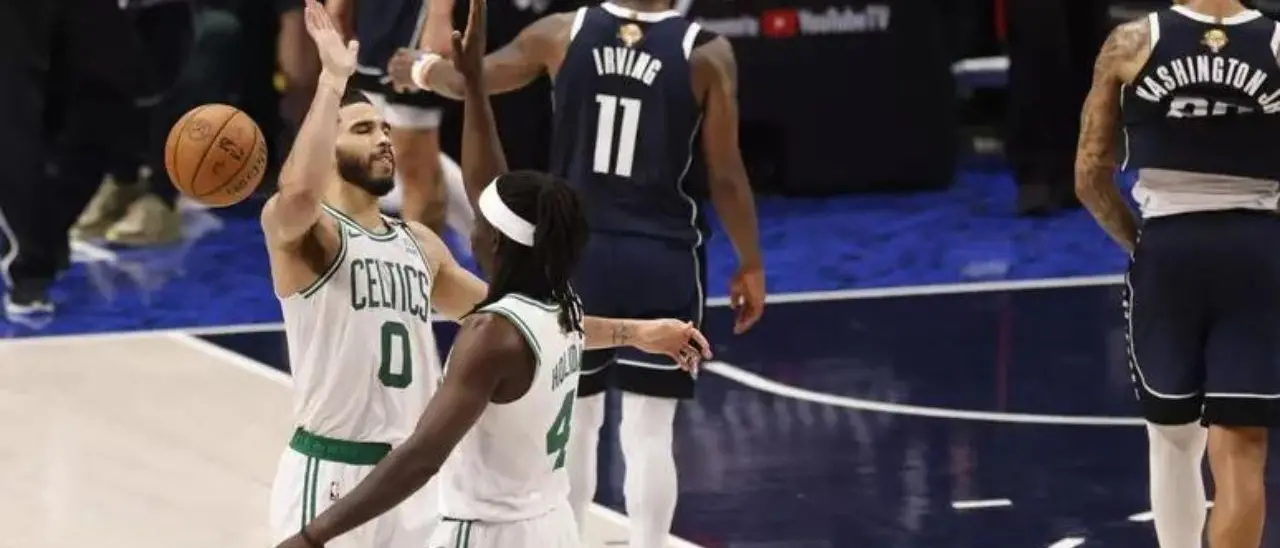 Basket, Boston sbanca Dallas e vede il titolo a un passo: Celtics in vantaggio 3 a 0 nelle Finals Nba