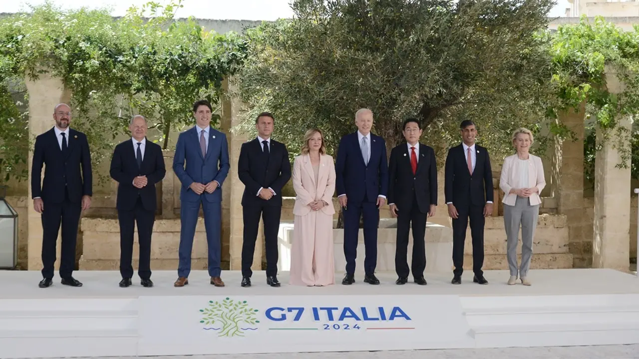 È il giorno del G7, Meloni accoglie i leader del mondo in Puglia: «La nostra forza è nel dialogo»