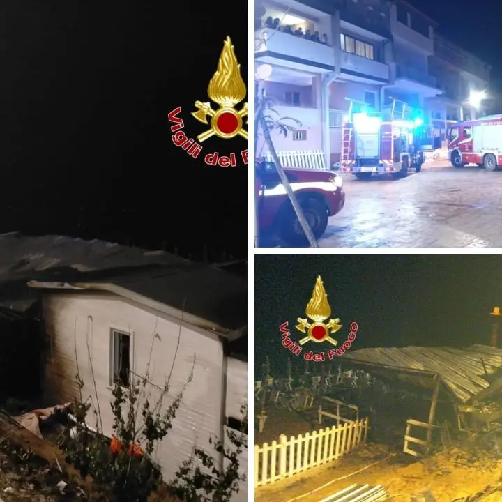 Incendio a Isola Capo Rizzuto, le fiamme avvolgono un lido balneare: si indaga sulle cause del rogo