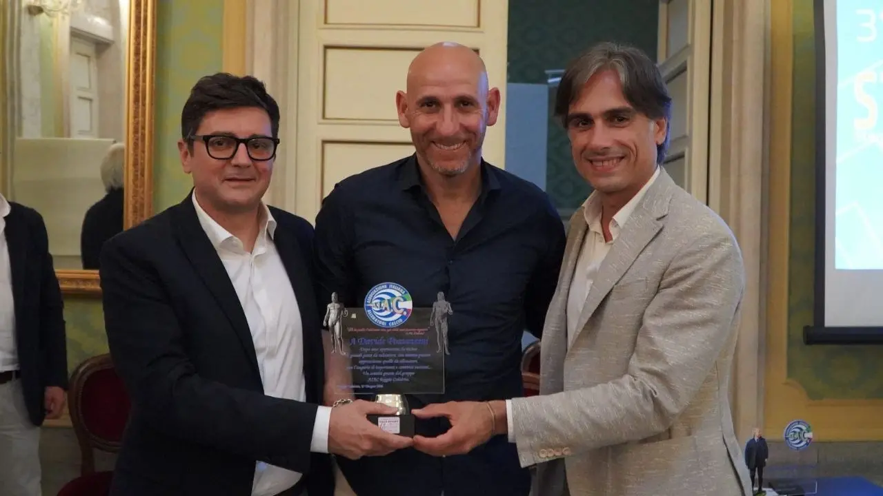 All’ex attaccante Possanzini il premio “Stefano Viola”, il sindaco Falcomatà: «Eroe di una Reggina da serie A»