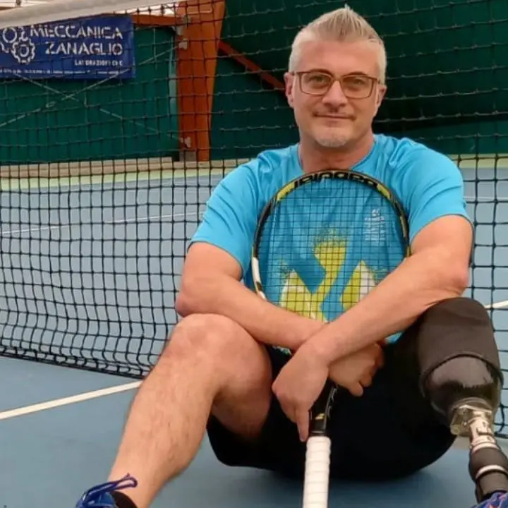 Prima l’amputazione della gamba poi la rinascita grazie allo sport, il calabrese Brando ai mondiali di Para standing tennis