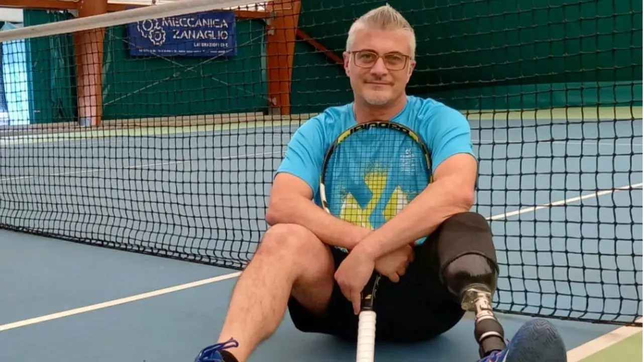 Prima l’amputazione della gamba poi la rinascita grazie allo sport, il calabrese Brando ai mondiali di Para standing tennis
