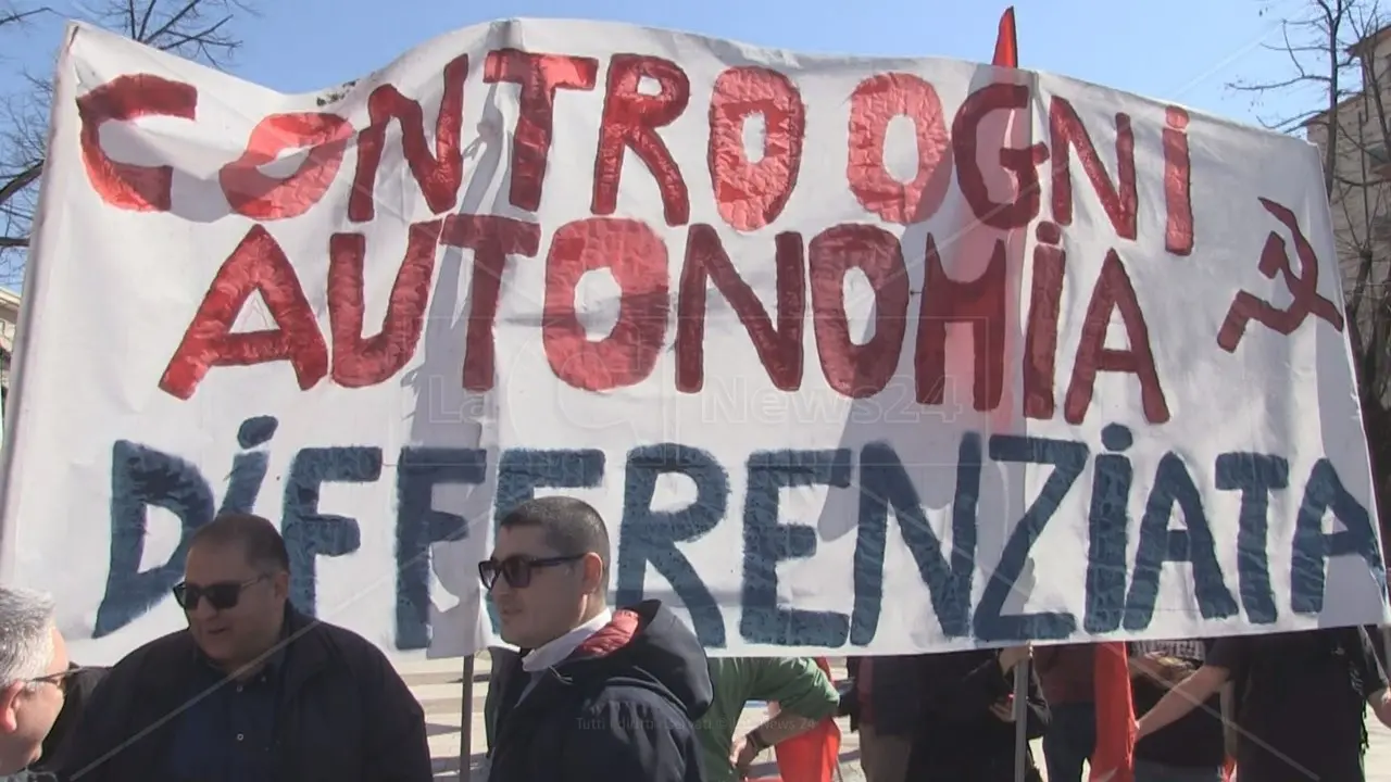 Autonomia differenziata, dalla rissa alla Camera alla protesta in piazza. E Irto (Pd) rilancia: «Esserci è un dovere»