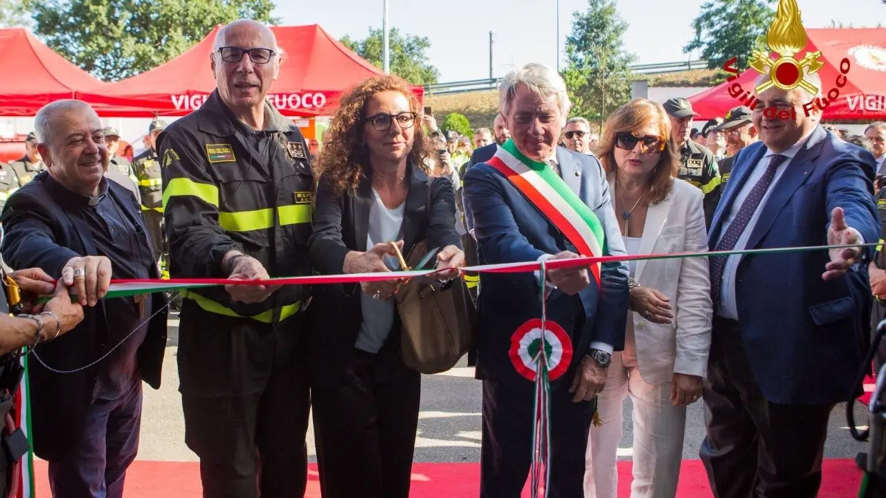 A Rende inaugurata la nuova sede del distaccamento dei vigili del fuoco: «Territorio delicato, così possiamo essere più tempestivi»