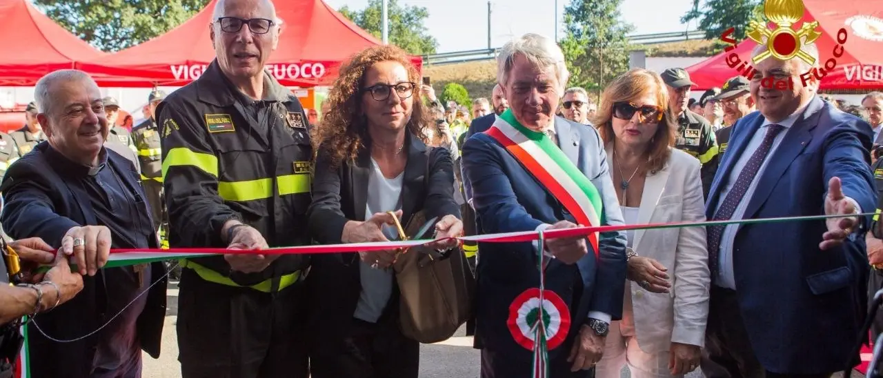 A Rende inaugurata la nuova sede del distaccamento dei vigili del fuoco: «Territorio delicato, così possiamo essere più tempestivi»