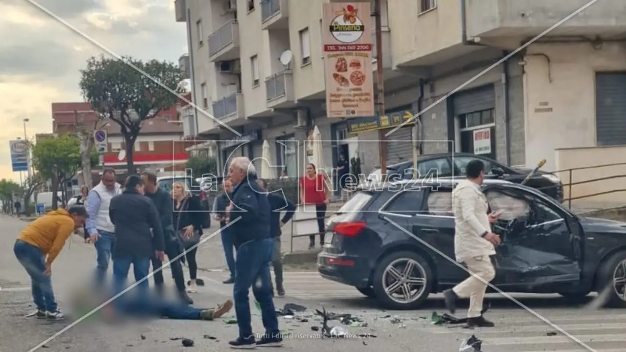 Incidente a Corigliano Rossano, scontro tra un’auto e una moto: trentenne in gravi condizioni
