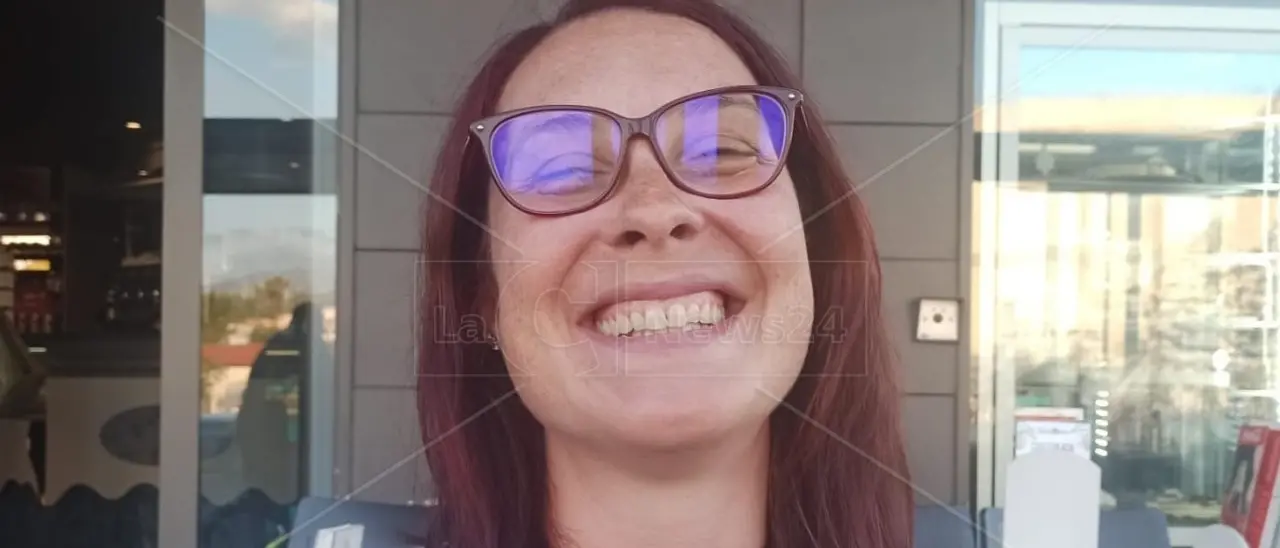 Lascia il posto fisso ad Amazon e parte alla scoperta del mondo: tappa in Calabria per Valentina