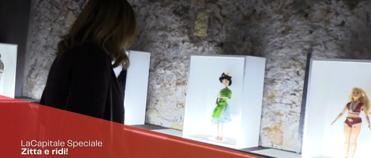 “Zitta e ridi!” la mostra sulla violenza di genere di Monica Pirone: le bambole raccontano quello che le donne subiscono ogni giorno