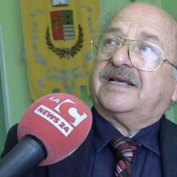 Concorso pilotato dall’ex sindaco di un Comune del Cosentino, tre misure cautelari