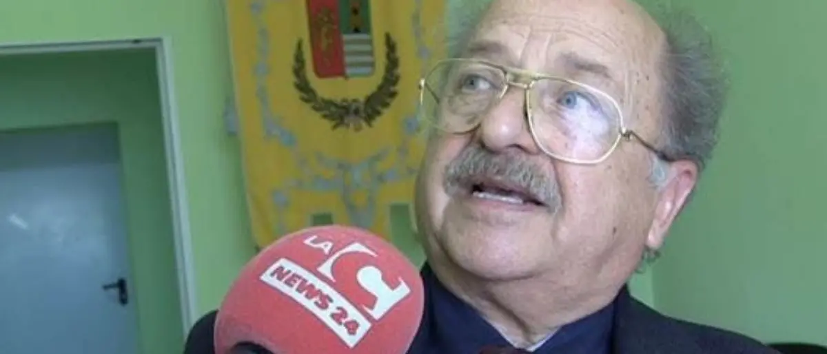 Concorso pilotato dall’ex sindaco di un Comune del Cosentino, tre misure cautelari