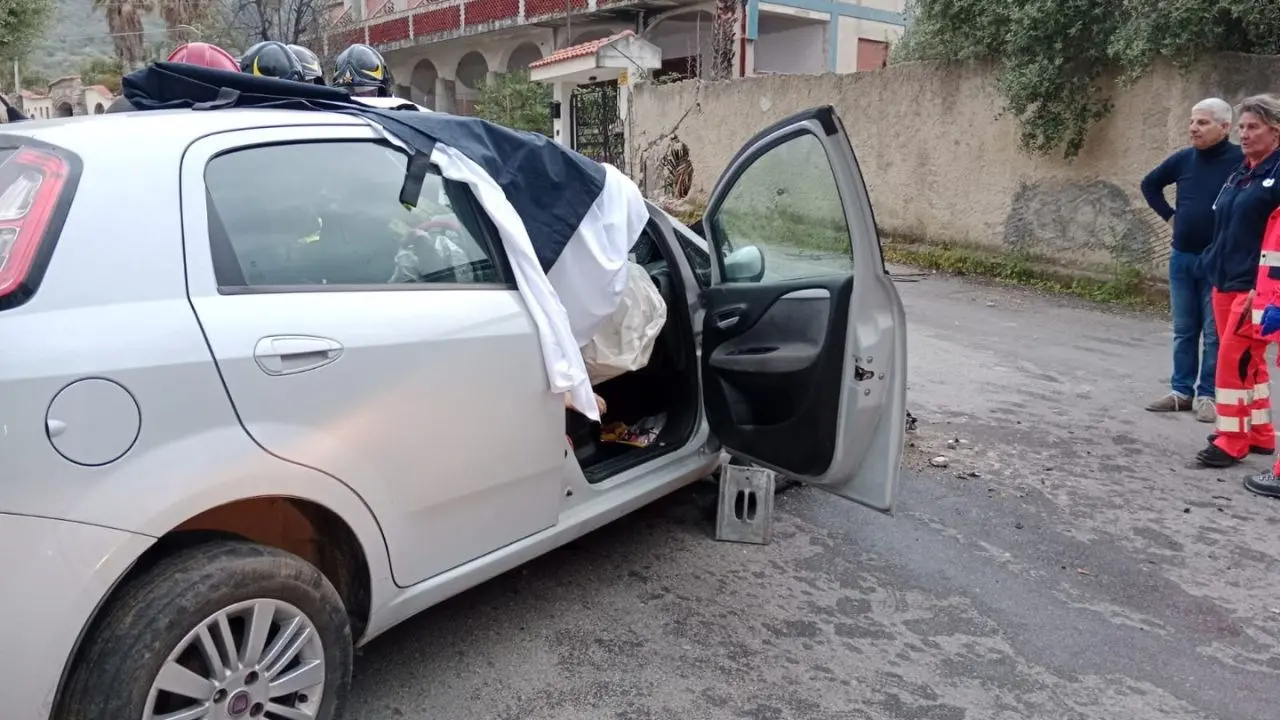 Incidente nel Vibonese, sbatte con l’auto contro un muro: 31enne muore nell’impatto