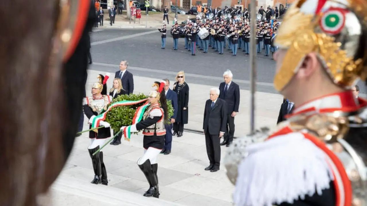 25 Aprile, Mattarella all’Altare della Patria con le massime cariche dello Stato