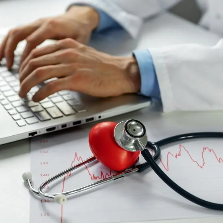 Assunti come operatori sanitari e poi subito in ufficio: il fenomeno delle inidoneità negli ospedali calabresi