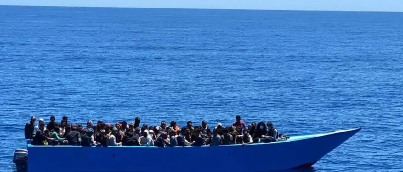 Catania, organizzavano il trasferimento dei migranti dall’Italia verso altri Paesi Ue. Sgominata rete di trafficanti: 25 fermi
