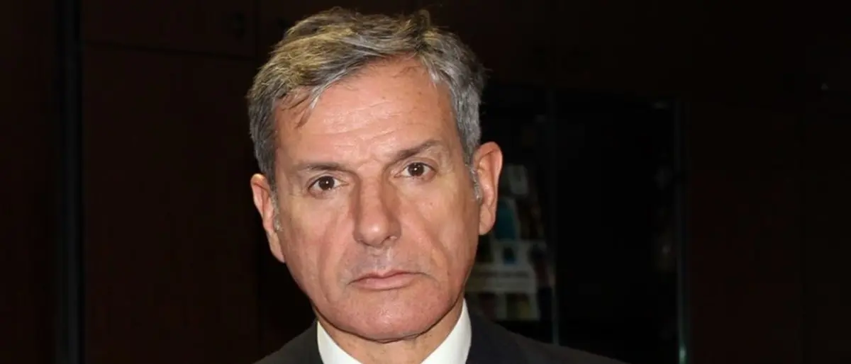 Aggredito su un traghetto il presidente dell’Autorità portuale di Gioia Agostinelli, indagano i carabinieri