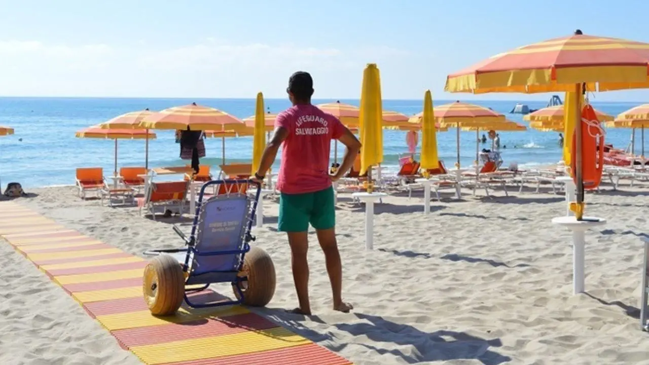 Turismo, in Calabria contratti irregolari nel 99% delle strutture: il dato shock dell’Ispettorato del lavoro
