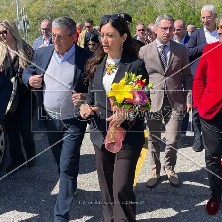 Dopo 15 anni di attesa riaperta al traffico la strada provinciale Civita-Cassano
