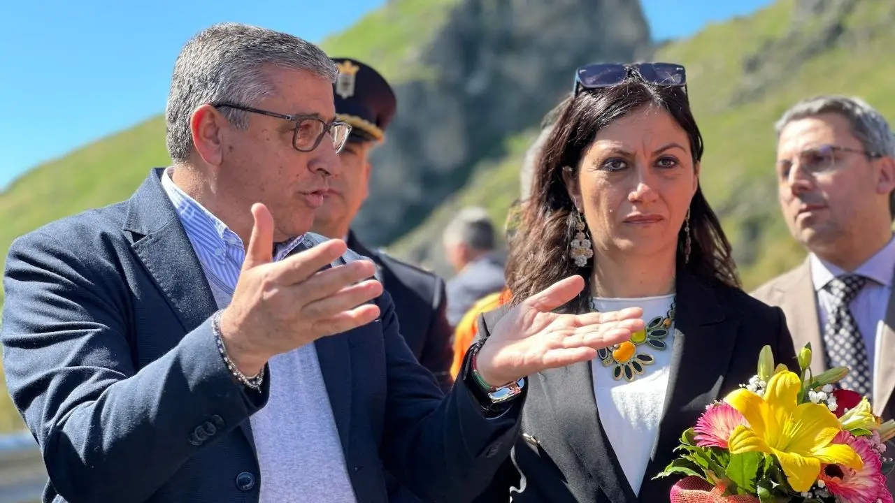 Strada Cassano Civita, inaugurazione con polemiche. Papasso: «Abbiamo aperto un’arteria non sicura, la Provincia deve fare di più»