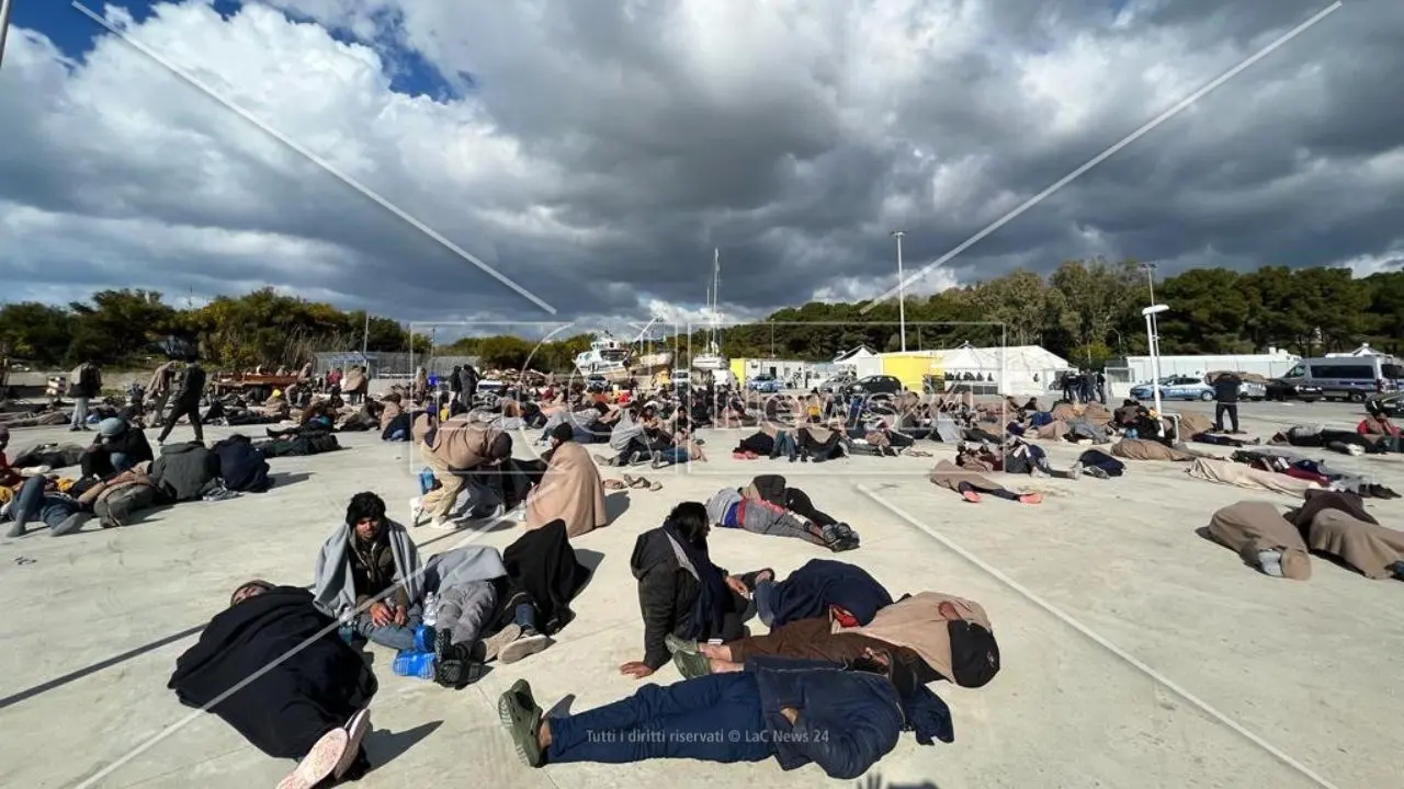 Reggio Calabria, in arrivo lunedì 500 migranti al porto: macchina dell’accoglienza attivata