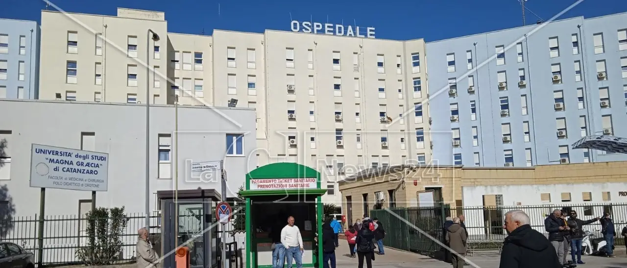 Crotone, muore a 28 anni dopo quasi venti giorni di agonia: la Procura apre un’inchiesta