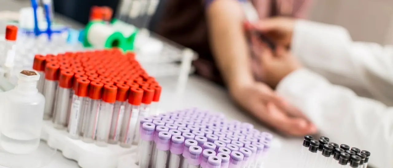 Esami del sangue per pazienti “fantasma”, 24 indagati tra medici e infermieri dell’ospedale di Cetraro