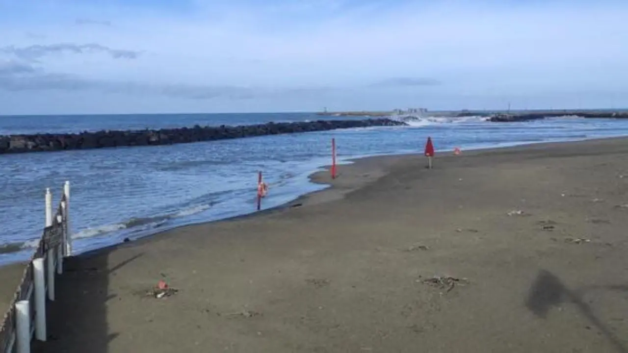 Fiumicino, il cadavere di una donna ritrovato sulla spiaggia