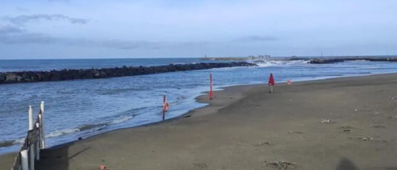 Fiumicino, il cadavere di una donna ritrovato sulla spiaggia