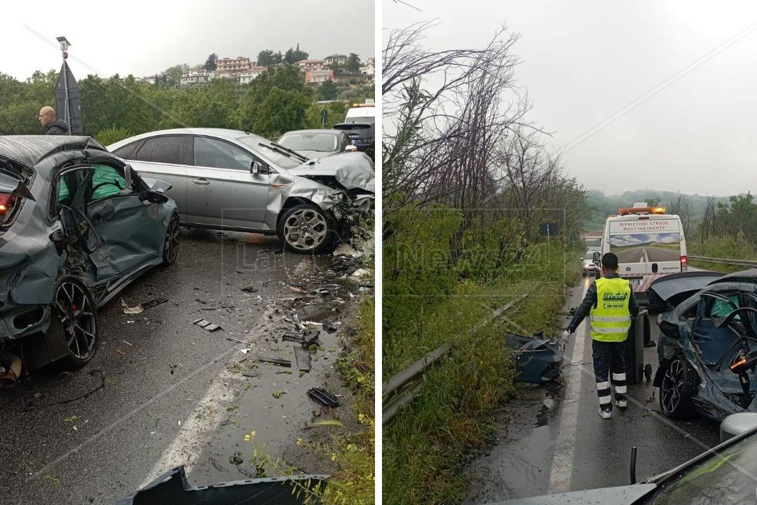 Incidente a Rende sulla statale 107, forte impatto tra due auto: 2 feriti