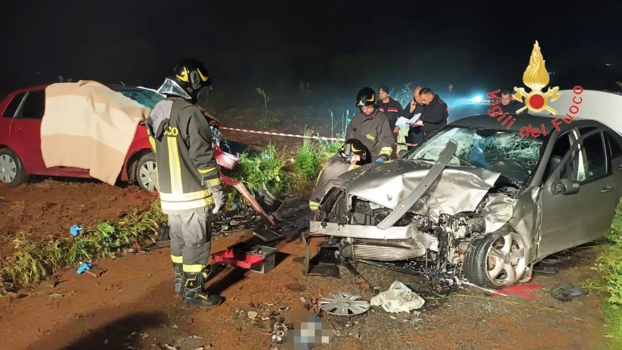 Incidente nel Cosentino, un morto e quattro feriti nello scontro tra due autovetture