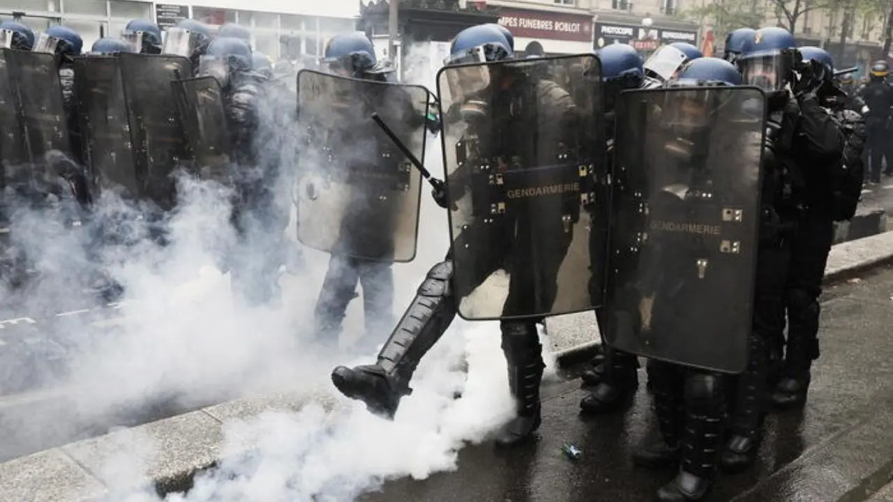 Primo Maggio, scontri in Francia durante la festa del lavoro: 108 agenti feriti e 291 arresti