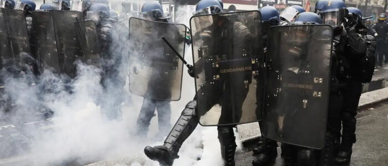 Primo Maggio, scontri in Francia durante la festa del lavoro: 108 agenti feriti e 291 arresti