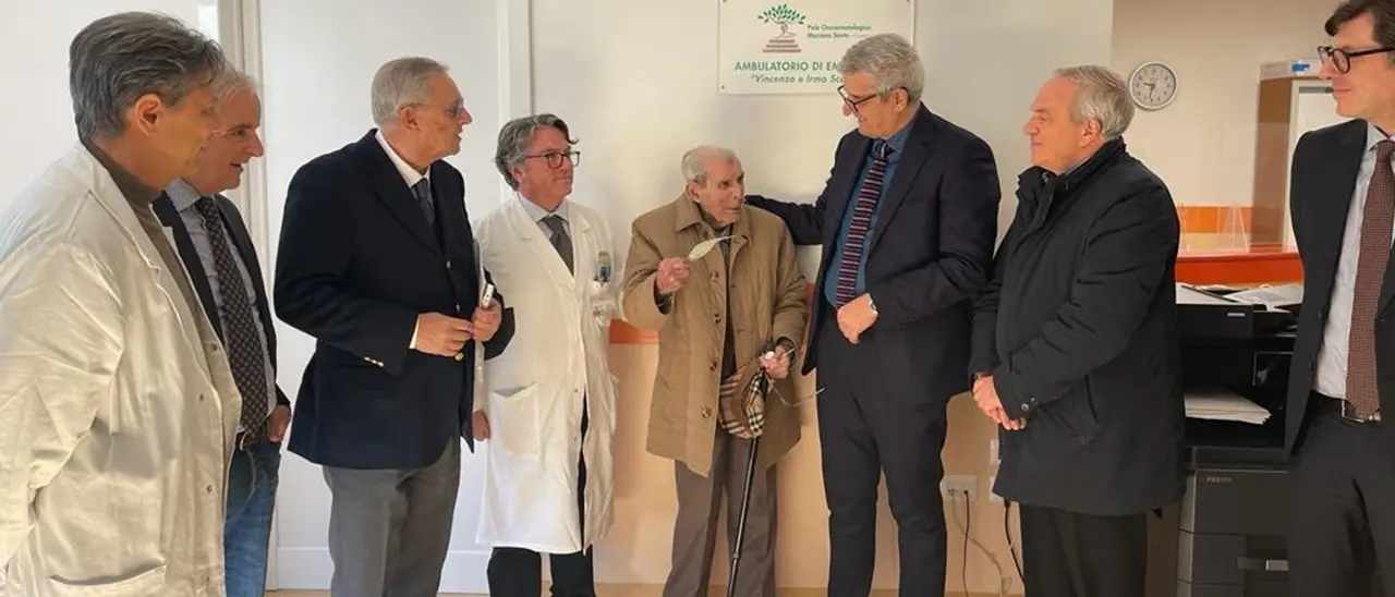Cosenza, centenario dona 200mila euro all’Annunziata: l’ospedale intitola a lui e alla sorella un ambulatorio
