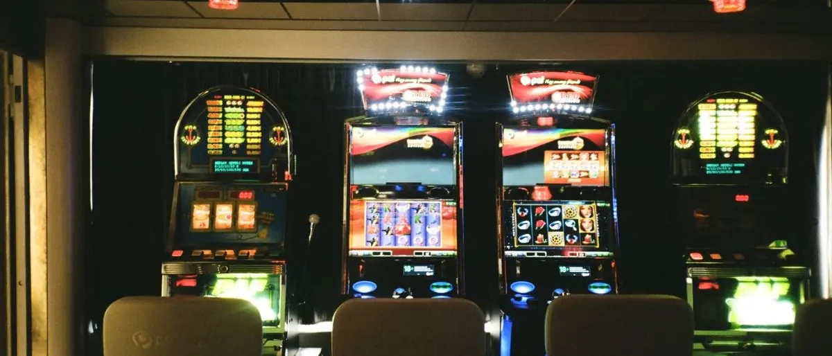 Col reddito di cittadinanza e il vizio delle scommesse: in un anno spende al gioco 320mila euro