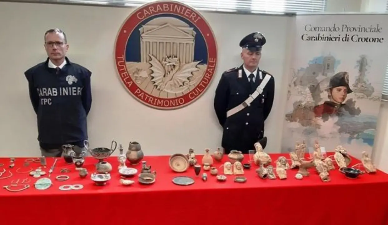 Traffico reperti archeologici: a Crotone la restituzione beni a Italia, Perù ed Ecuador