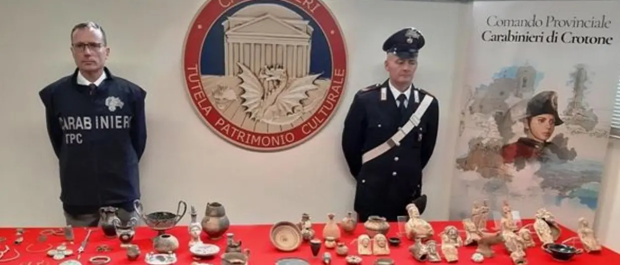 Traffico reperti archeologici: a Crotone la restituzione beni a Italia, Perù ed Ecuador