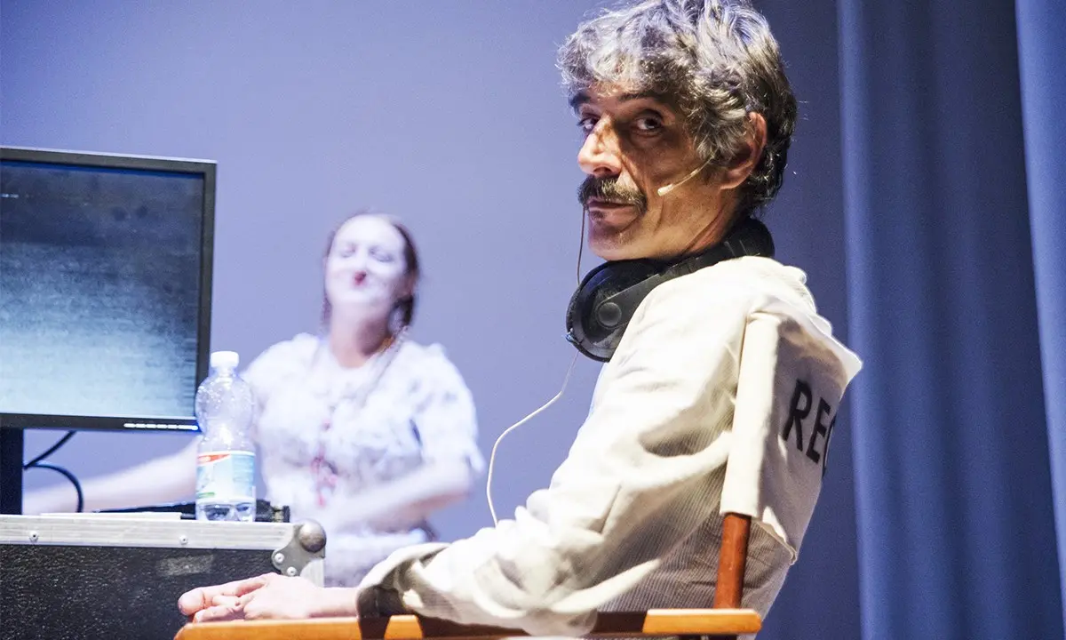 Max Mazzotta torna con un omaggio a Brecht: in scena al Tau dell’Unical