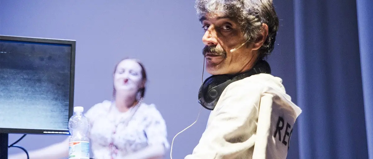 Max Mazzotta torna con un omaggio a Brecht: in scena al Tau dell’Unical
