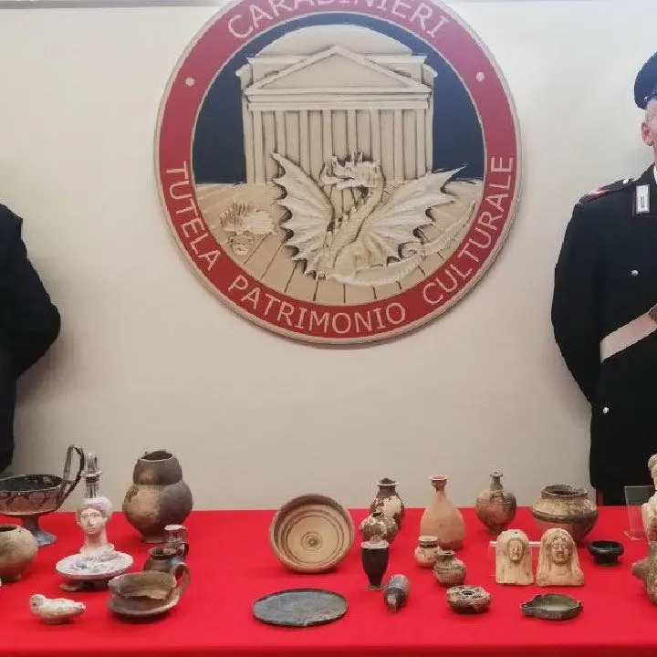 Decine di reperti archeologici restituiti a Italia, Ecuador e Perù: la consegna dei carabinieri al museo di Crotone