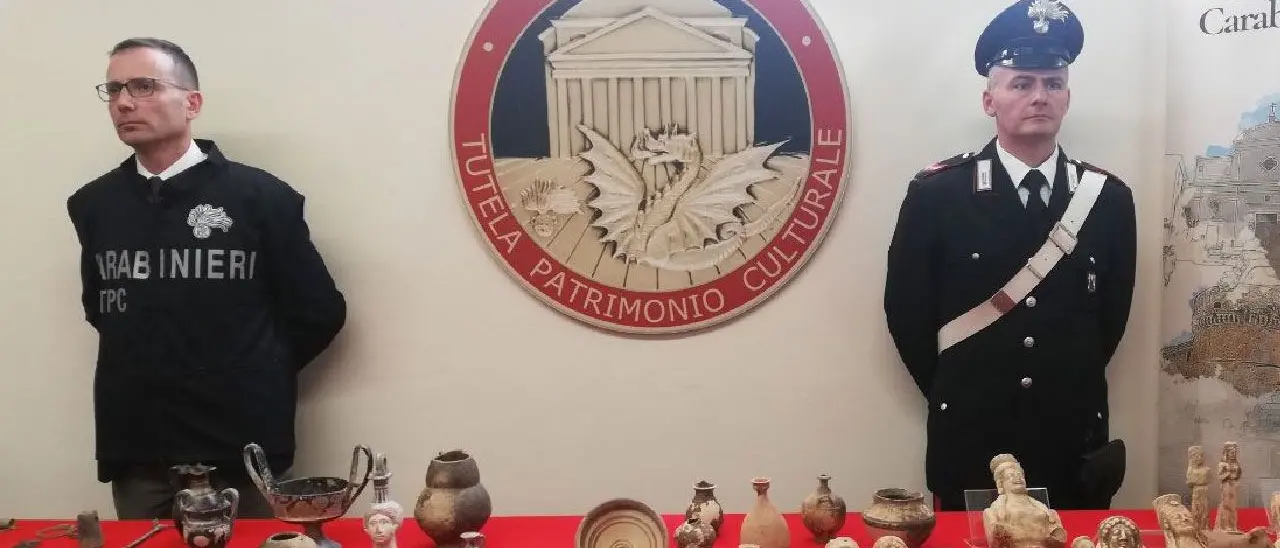 Decine di reperti archeologici restituiti a Italia, Ecuador e Perù: la consegna dei carabinieri al museo di Crotone