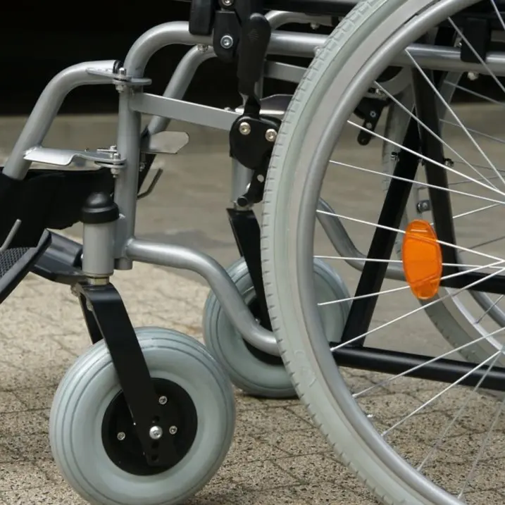 Otto chili di cocaina nella sedia a rotelle: arrestato corriere della droga all’aeroporto di Malpensa