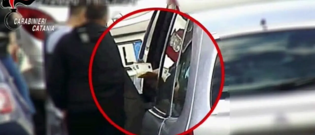 Spacciavano droga e rubavano auto, maxi blitz a Catania: 68 arresti. Coinvolta anche la Calabria