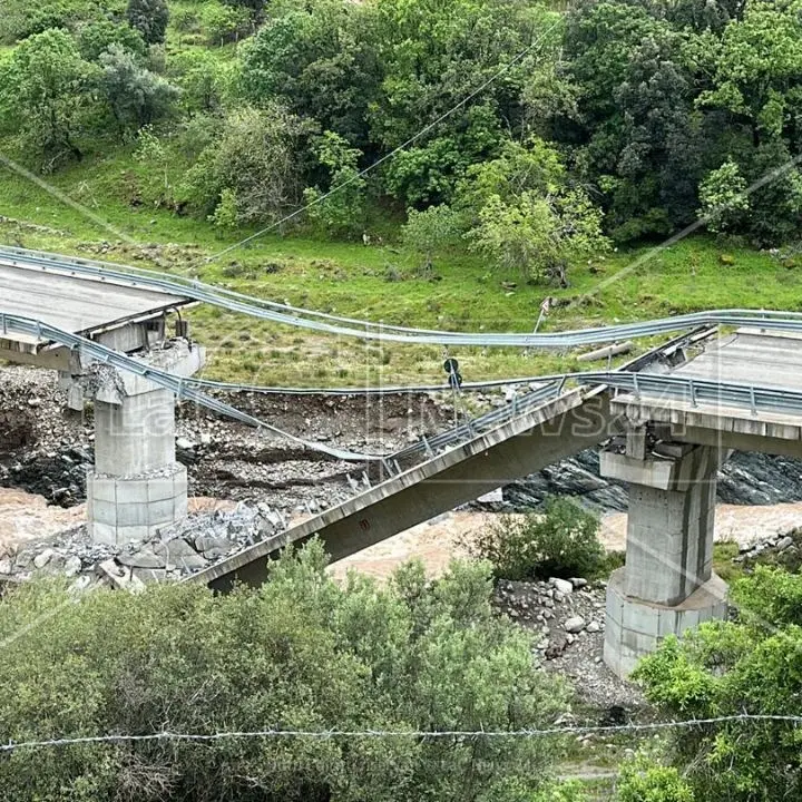 Crollo ponte a Longobucco, Legambiente Calabria: «Incrementare i controlli sugli appalti e limitare il rischio idrogeologico»