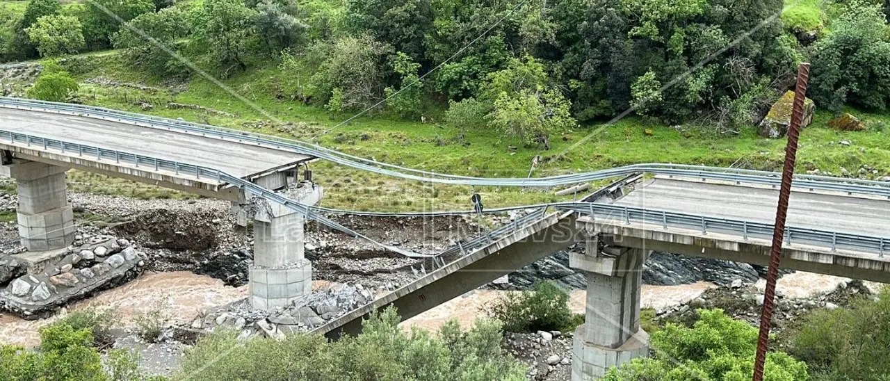 Crollo ponte a Longobucco, Legambiente Calabria: «Incrementare i controlli sugli appalti e limitare il rischio idrogeologico»