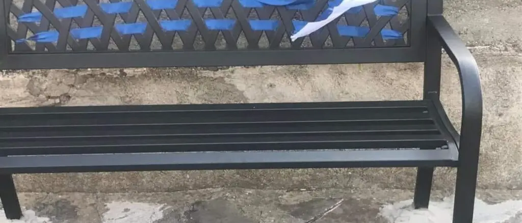 Roggiano Gravina, rubata una panchina dedicata a un ragazzo morto per Covid