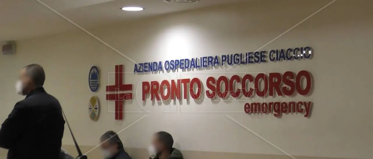 Catanzaro, sopralluogo del commissario La Regina al Pronto soccorso: «Tanti pazienti nei corridoi, ora si cambia»