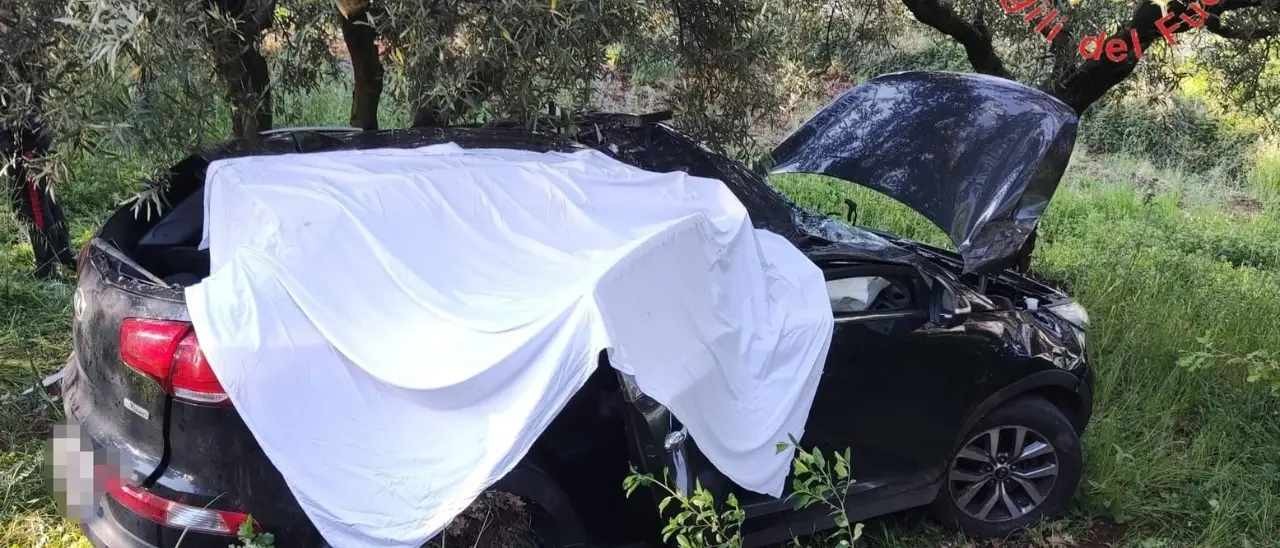 Incidente stradale a Gizzeria, si schianta contro un albero: muore un trentanovenne